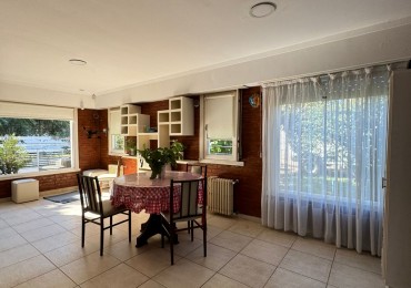CASA 3 AMBIENTES CON COCHERA - BARRIO JARDIN