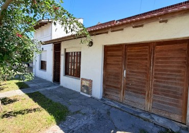 Casa de 4 ambientes con garage doble y patio - Barrio Villa Lourdes APTO CREDITO