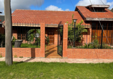 Chalet de 3 ambientes con parque y cochera - Las avenidas - Mar del Plata 