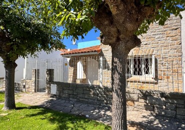 Chalet 3 Ambientes con Gran Parque en Villa Lourdes - Apto Credito