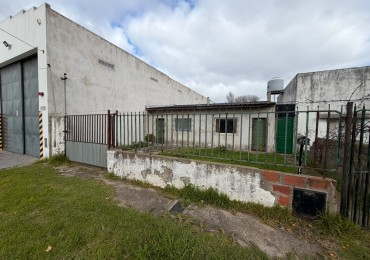 Inmueble en block con 4 unidades sobre amplio lote - Las Avenidas