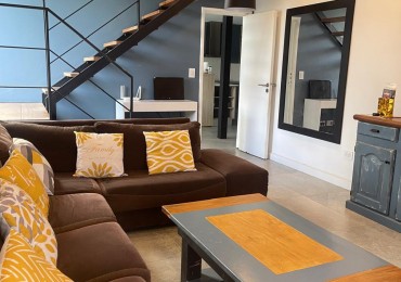Casa 4 ambientes reciclada con parque, pileta climatizada y jacuzzi - Villa Lourdes